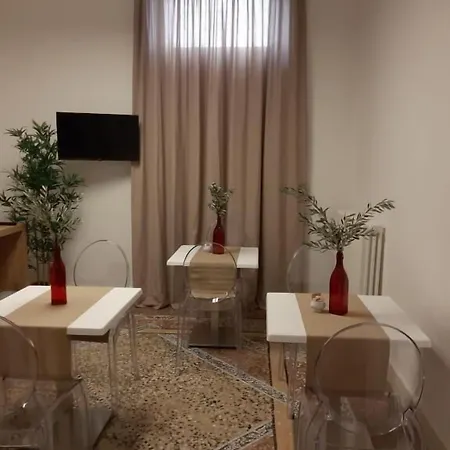 Oda ve Kahvaltı Lei 3*