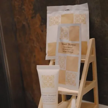 Oda ve Kahvaltı Lei 3*